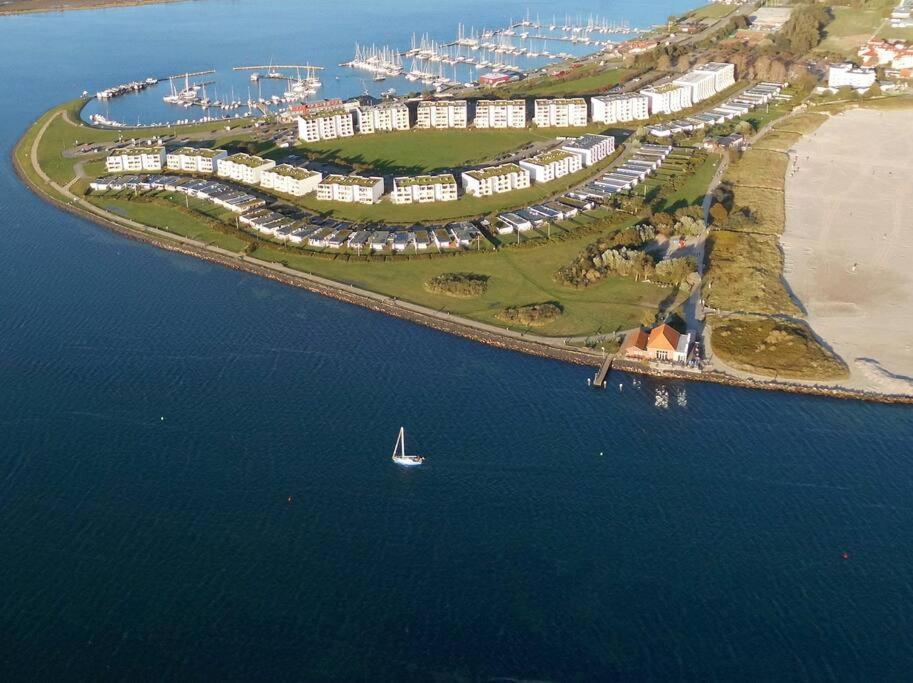Meerblick-Apartment Meerzeit Südstrand 34m² 2 Pers. 1.OG BK MB WLAN Fehmarn Exterior foto